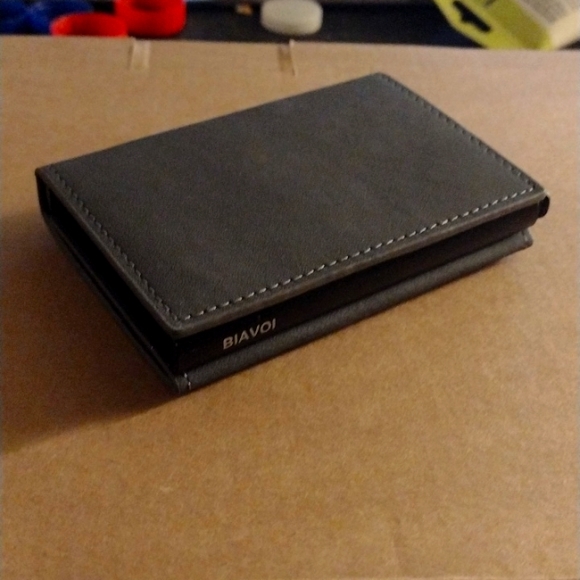 BIAVOI Smart Wallet - Picture 1 of 4